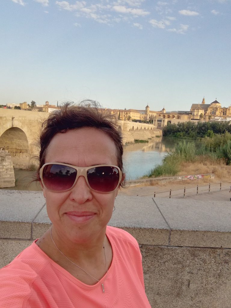 Ich jogge ganz früh am Morgen durch Cordoba, immer am Guadalquivir entlang.